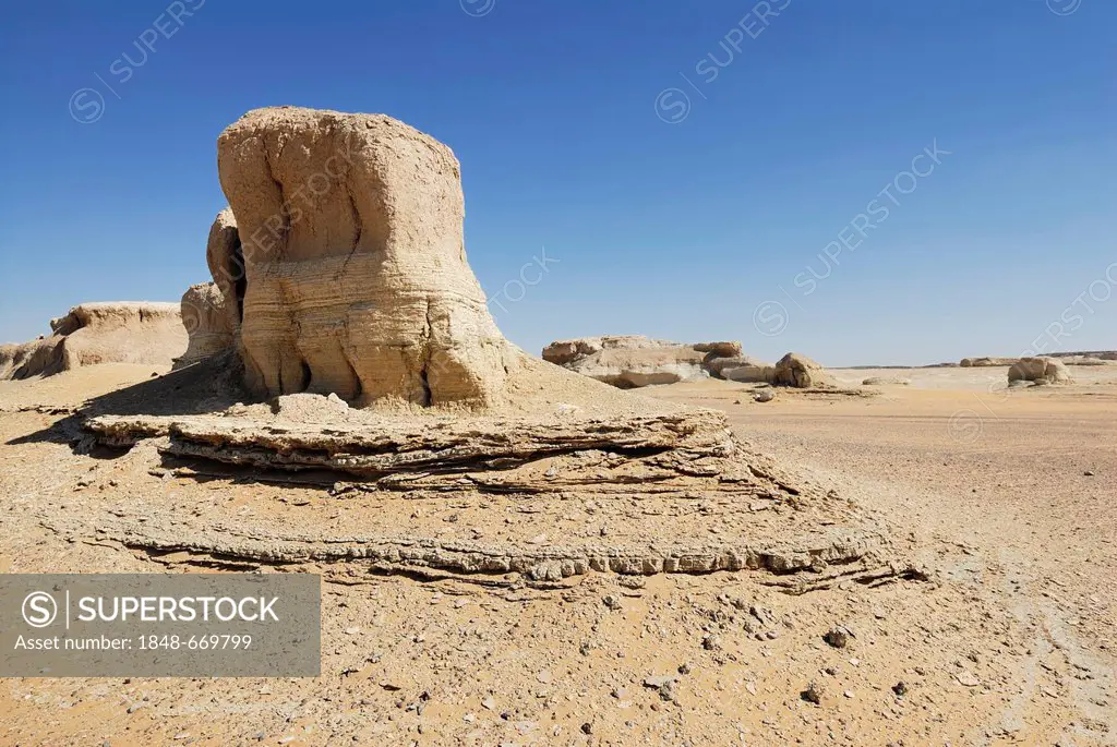 Rock formation, desert landscape between the Dakhla Oasis and the Kharga Oasis, Libyan Desert, also known as Western Desert, Sahara, Egypt, Africa