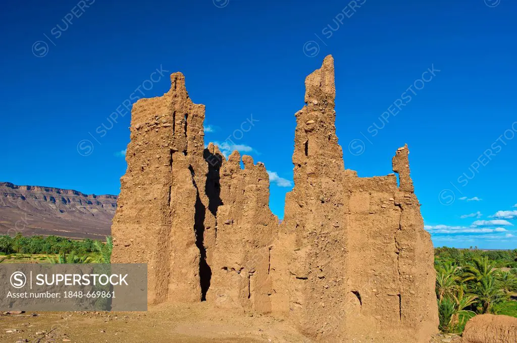Remnants of a decaying kasbah, mud fortress, mud brick building of the Berber tribes, Tighremt, Draa-Valley, Southern Morocco, Morocco, Africa