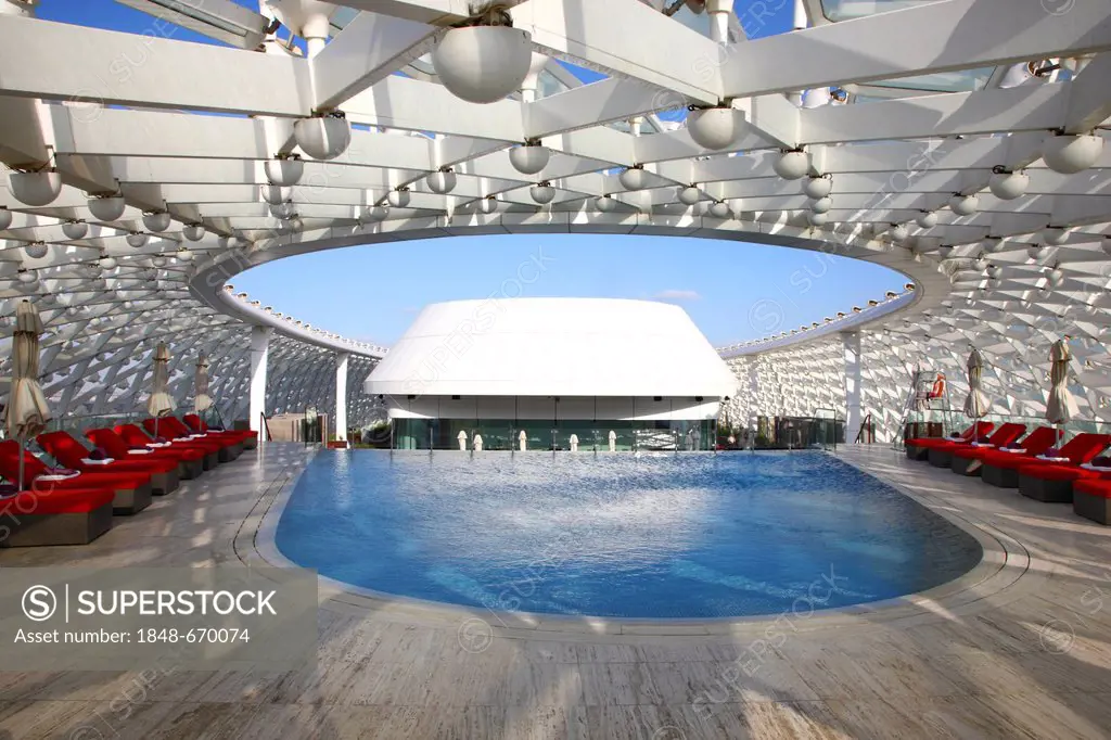 Hotel pool on the roof of the Yas Hotel on Yas Island, futuristic luxury hotel in the middle of the Formula 1 race track of Abu Dhab, United Arab Emir...