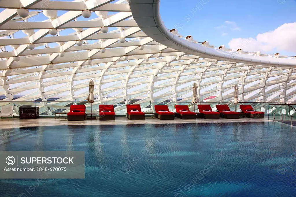 Hotel pool on the roof of the Yas Hotel on Yas Island, futuristic luxury hotel in the middle of the Formula 1 race track of Abu Dhab, United Arab Emir...