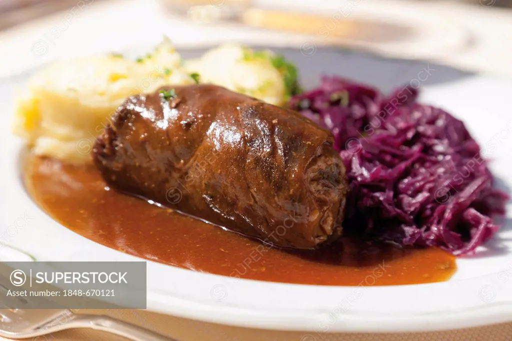 Beef roulade with mashed potatoes and red cabbage