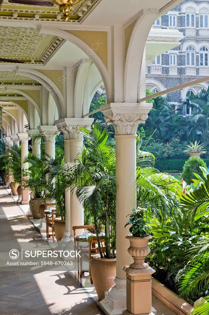Arcade, garden, Taj Mahal Hotel, Colaba district, Mumbai, Maharashtra, India, Asia