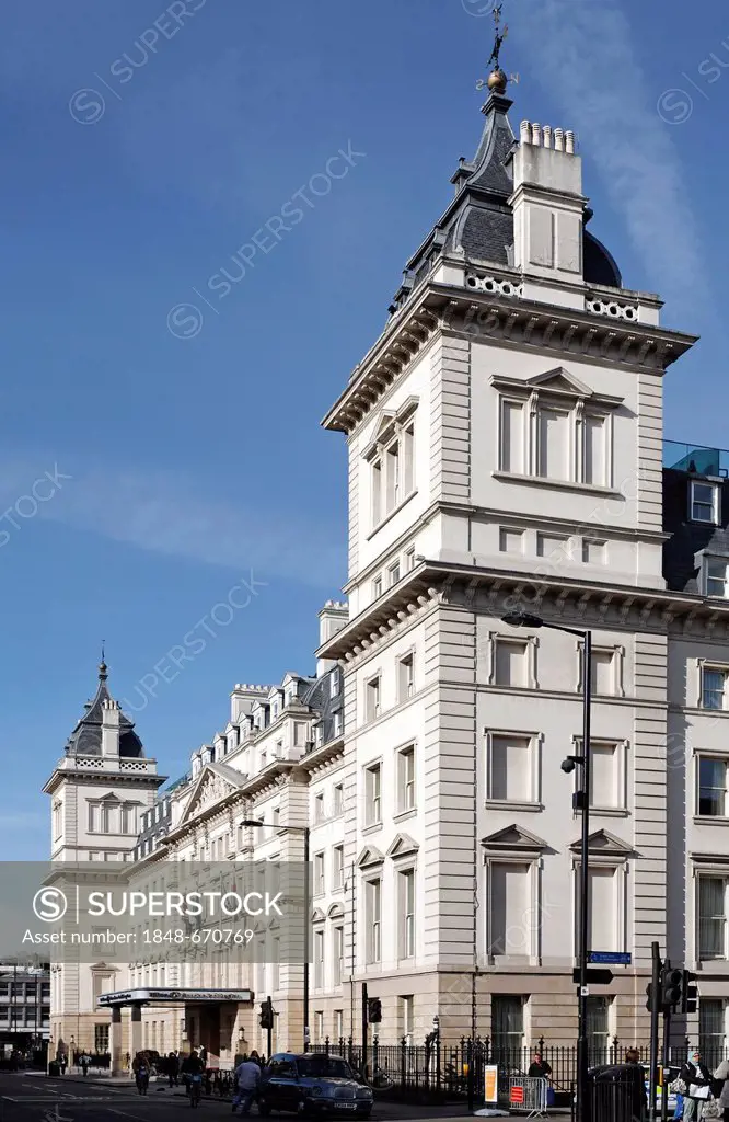 Historic facade, entrance Hilton Hotel, London Paddington station, London, England, United Kingdom, Europe