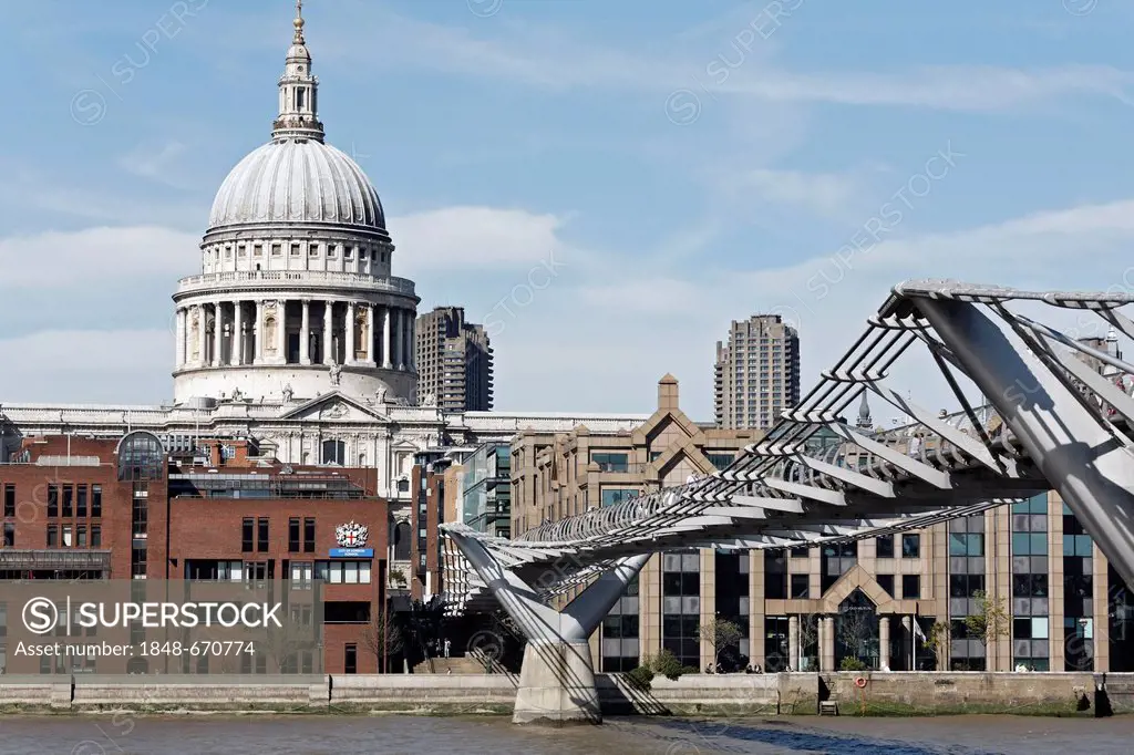 Millennium Bridge toward St. Paul's Cathedral, modern pedestrian bridge over the River Thames, London, England, United Kingdom, Europe