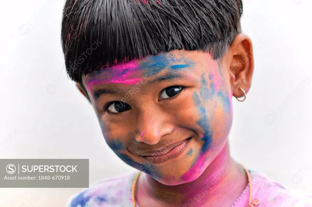 Girls during the Holi color festival, Terekhol, Goa, South India, India, Asia