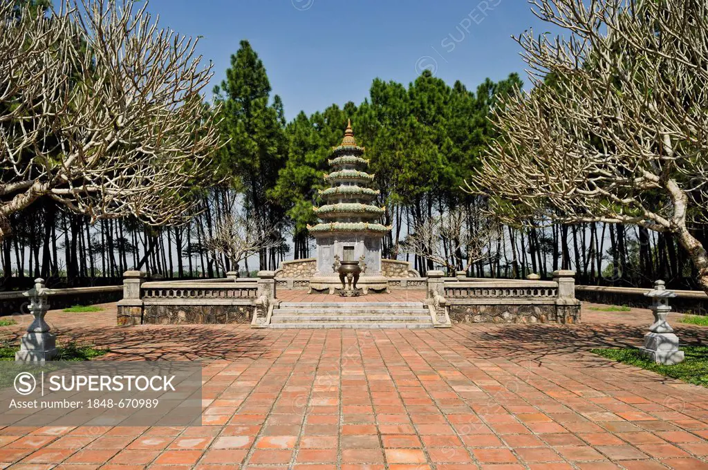 Small pagoda in the monastery of the Thien Mu Pagoda, Hue, North Vietnam, Vietnam, Southeast Asia, Asia