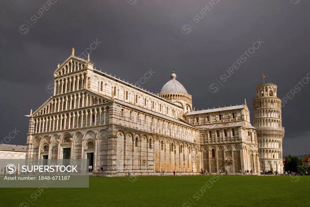 The Cathedral and the Leaning Tower at the Piazza del Duomo or Piazza dei Miracoli, Square of Miracles, against dark clouds, Pisa, Tuscany, Italy, Eur...
