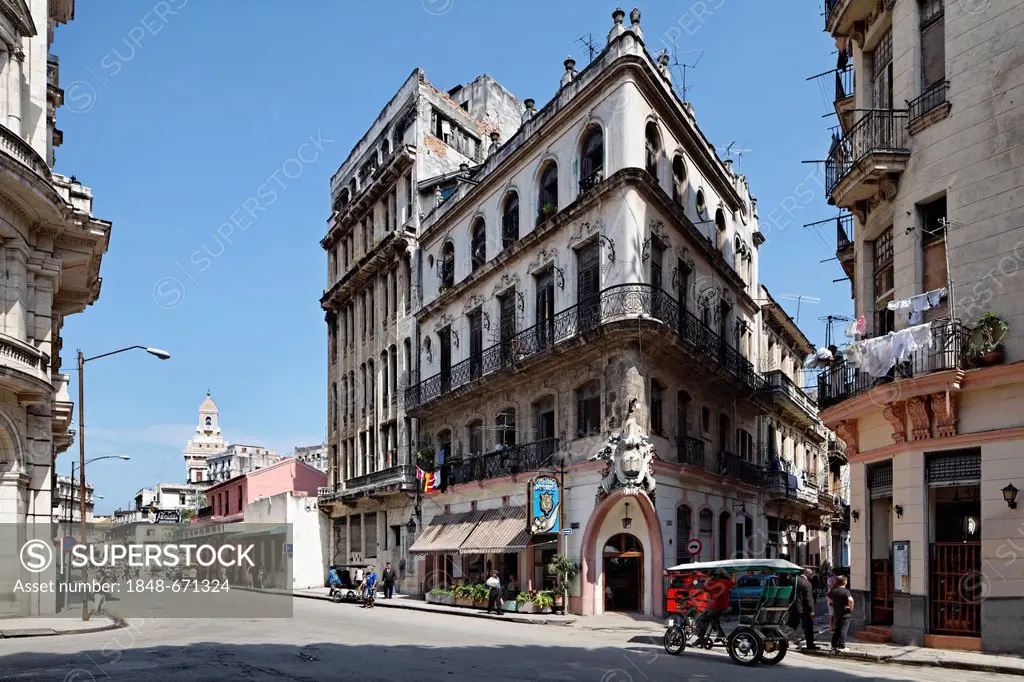 Typical street with neo-classical building dating from feudalism times, Castillo de Farnes Restaurant, Obrapia, Villa San Cristobal de La Habana, old ...