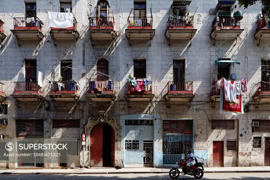 Dilapidated facade of building with balconies, Villa San Cristobal de La Habana, old town, La Habana, Havana, UNESCO World Heritage Site, Republic of ...