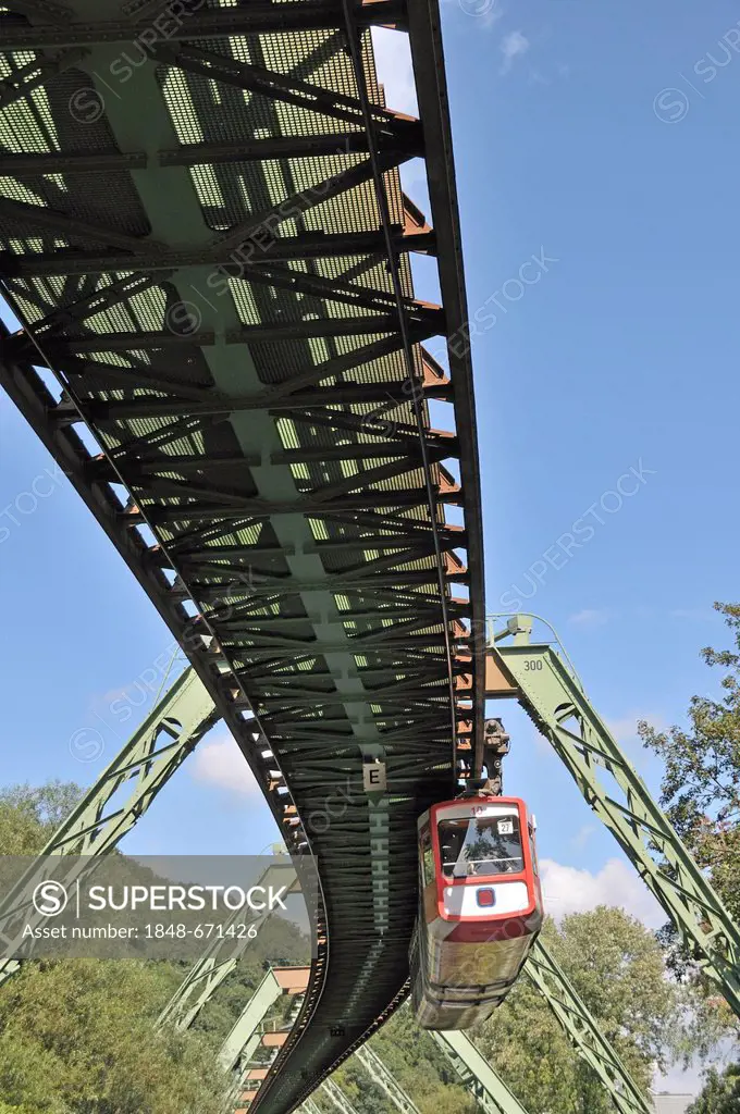 Elevated suspended monorail, Wuppertal, Bergisches Land region, North Rhine-Westphalia, Germany, Europe