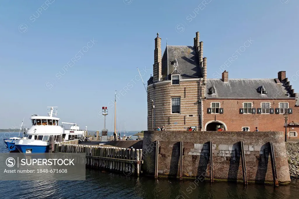 Medieval defense tower Campveerse Toren, historic town of Veere, Lake Veere, Walcheren, Zeeland, Netherlands, Europe