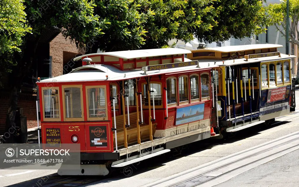 Cable car, cable tramway, Powell and Hyde Street, San Francisco, California, United States of America, USA, PublicGround