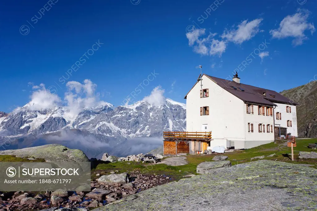 Duesseldorf Hut overlooking Ortler, Zebru and Koenig mountains, Suldental valley, Alto Adige, Italy, Europe