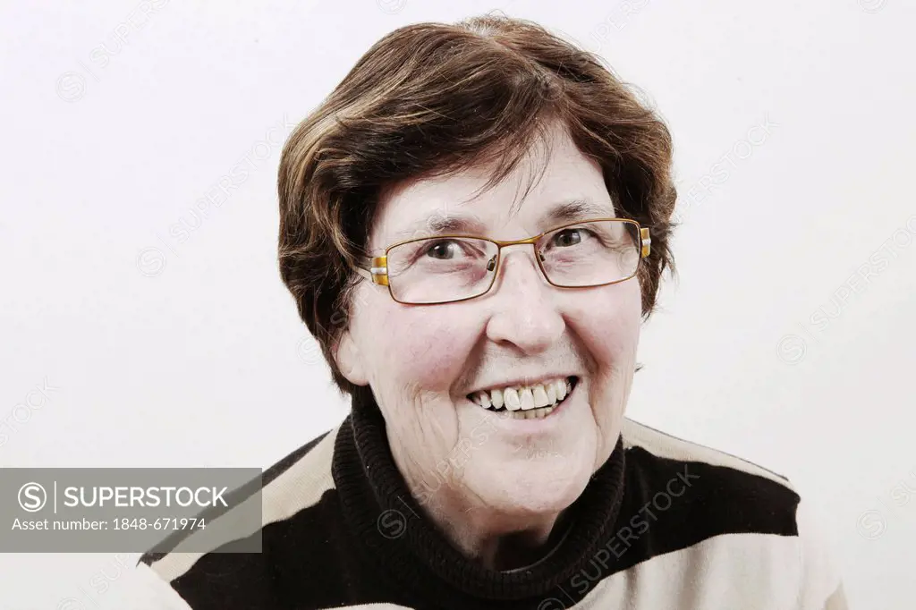 Elderly woman wearing glasses, portrait