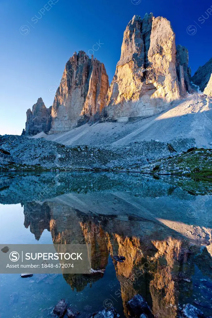 Drei Zinnen or Tre Cime di Lavaredo peaks in the Hochpustertal valley, Sexten Dolomites, South Tyrol, Italy, Europe
