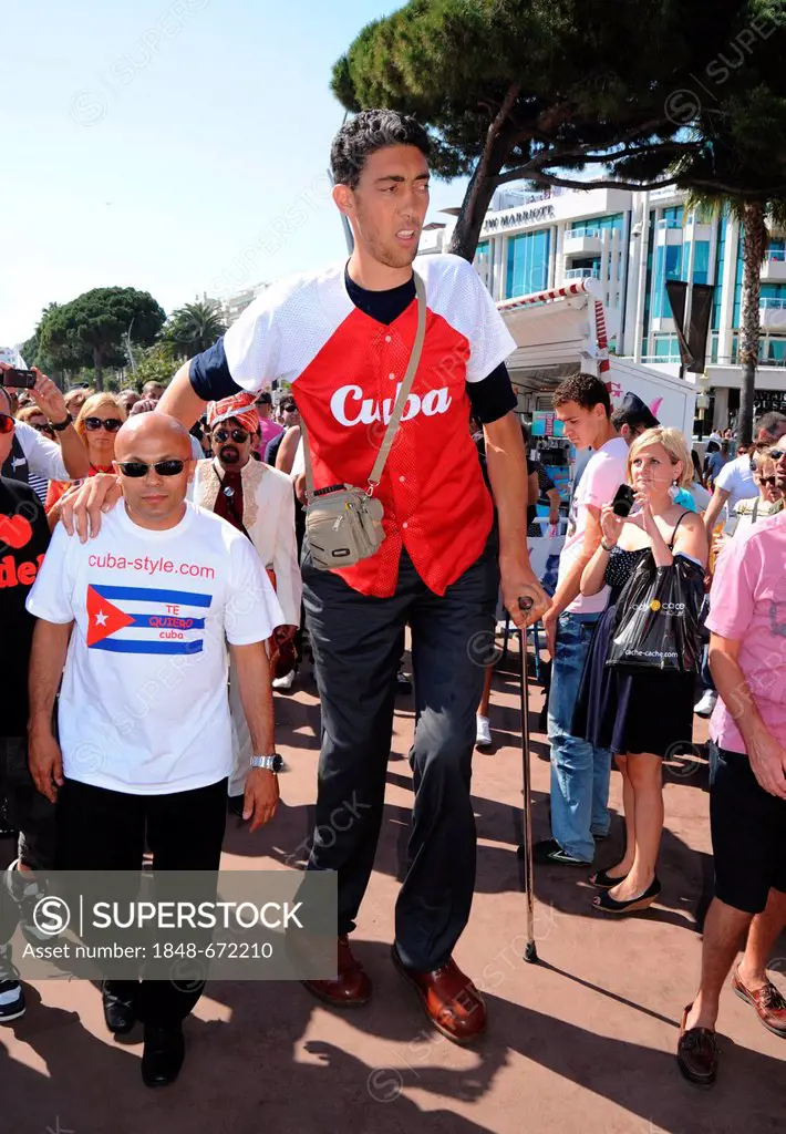 Sultan Kosen, Guinness World Record holder as the largest living men, 246.5 cm, Cannes, France, Europe