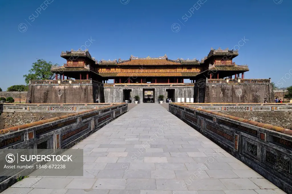 Morning gate, Ngo Mon Gate, main entrance to the Imperial Palace Hoang Thanh, Forbidden City, Hue, UNESCO World Heritage Site, Vietnam, Asia