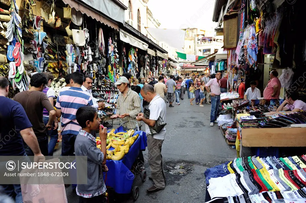 Bazaar quarter, Market Street at the Grand Bazaar, Kapali Carsi, Istanbul, Turkey