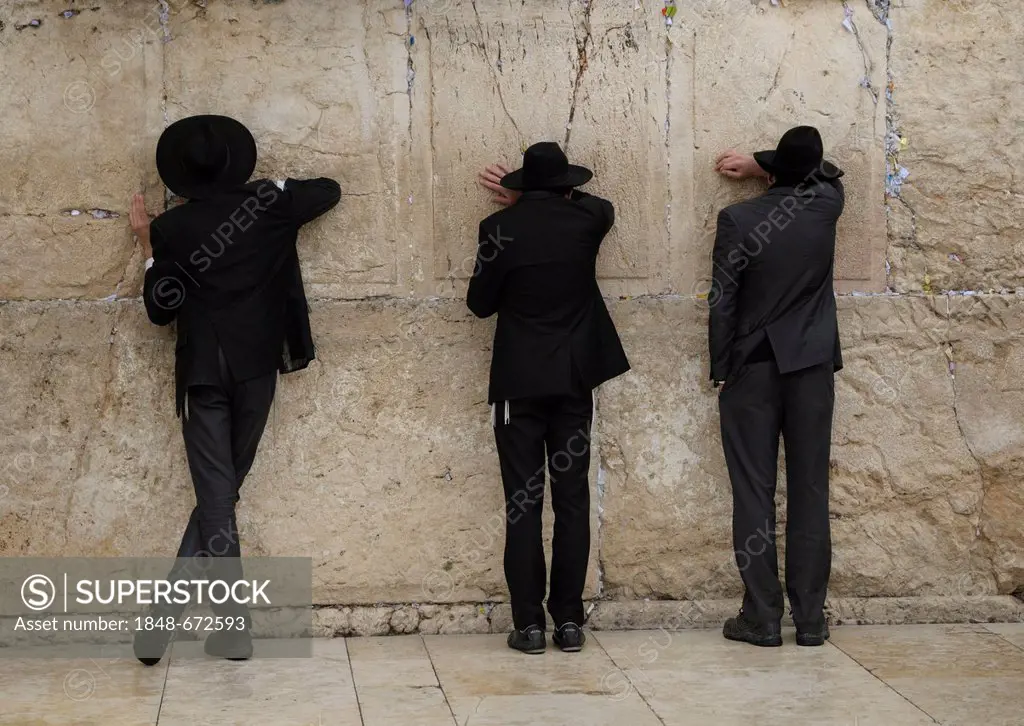 Orthodox Jews praying, Western Wall or Wailing Wall, Jerusalem, Israel, Middle East