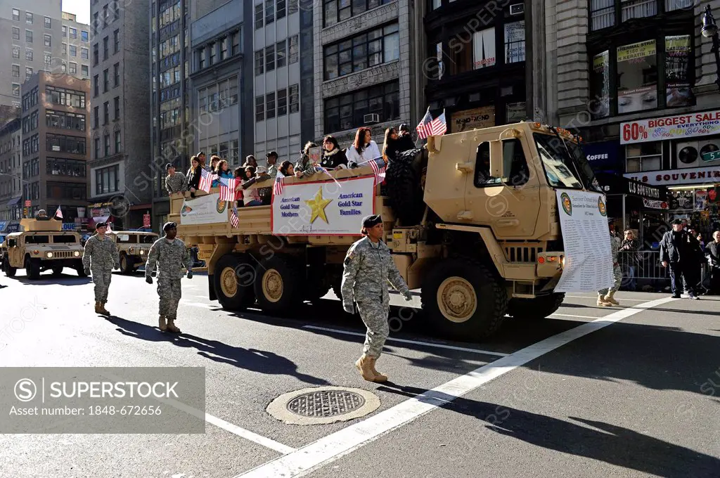 Street parade on Veterans Day, 11th November, Manhattan, New York City, New York, USA, North America