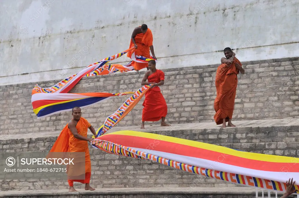 Puja, a 300 meter long cloth Buddhist flag is placed around the Ruwanwelisaya Dagoba stupa, Anuradhapura, Unesco World Heritage Site, Sri Lanka, Ceylo...