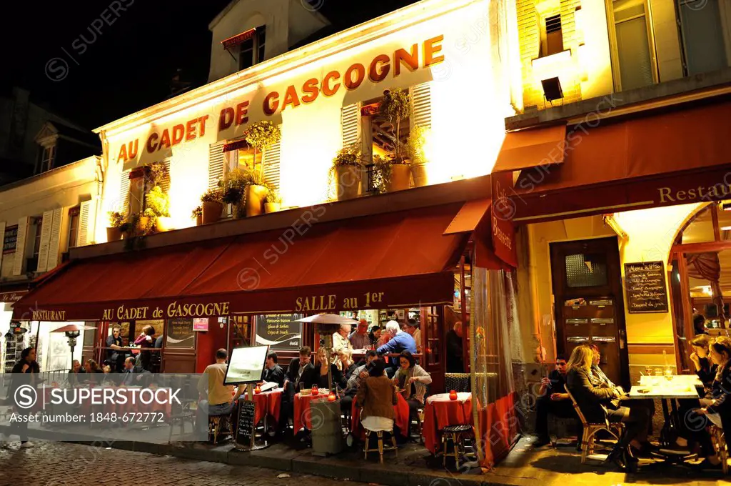 Restaurant Au Cadet de Gascogne at night, Place du Tertre, Montmartre, Paris, France, Europe