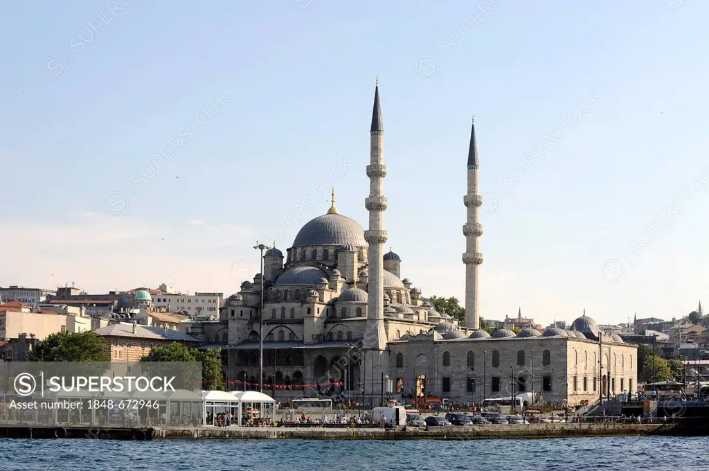 Yeni Cami Mosque, New Mosque, Eminoenue district, Golden Horn, Halic, Istanbul, Turkey