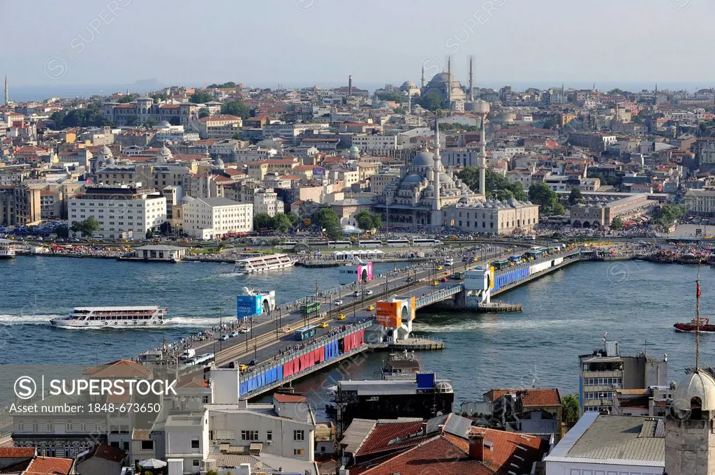 Golden Horn as seen from Galata Tower, Halic, and the Galata bridge, Galata Koepruesue bridge, historic district and Yeni Cami mosque, New Mosque, Ist...