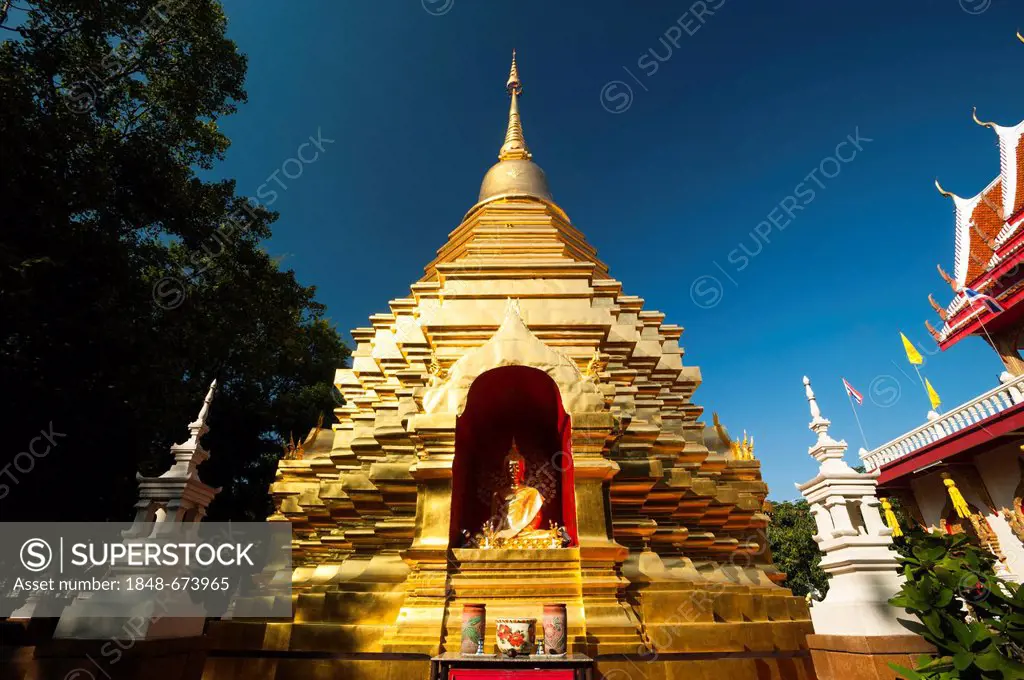 Golden Pagoda or Chedi, Wat Panon, Chaing Mai, Northern Thailand, Thailand, Asia