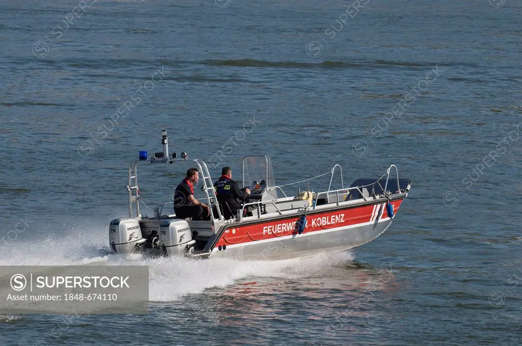 Manned boat of the Koblenz fire department at full speed, Rhineland-Palatinate, Germany, Europe