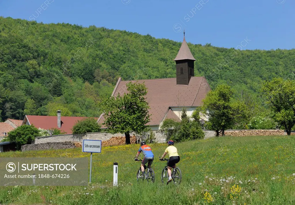 Cyclists, Schwarzensee, Lower Austria, Austria, Europe