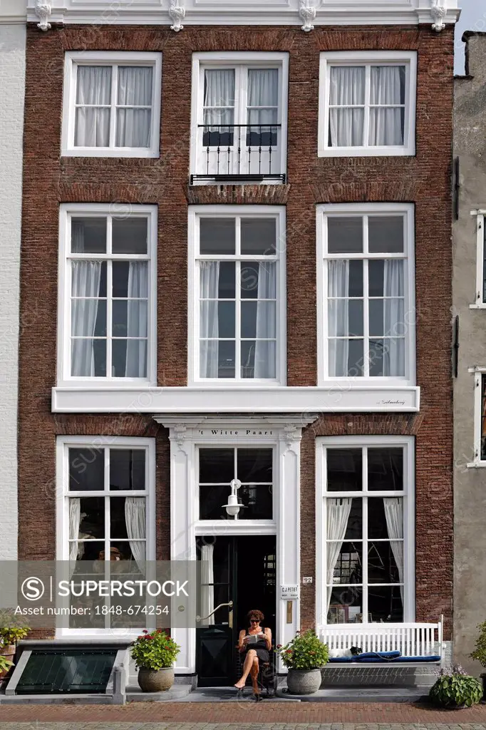 Old merchant's house at Kinderdijk, Middelburg, Walcheren, Zeeland, Netherlands, Europe