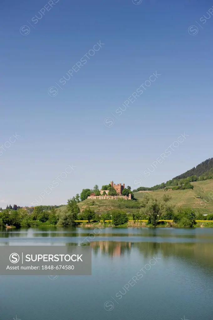 Schloss Ortenberg Castle with a lake at the entrance to Kinzigtal Valley, near Offenburg, Ortenau, Black Forest, Baden-Wuerttemberg, Germany, Europe
