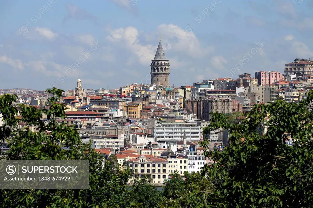 Panoramic viws from Topkapi Palace towards Galata Tower, Galata Kulesi, Beyoglu district, Istanbul, Turkey
