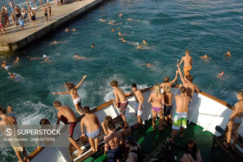 Children jumping from the prow of a ship into the sea, Borik, Zadar, Dalmatia, Adriatic, Croatia, Europe