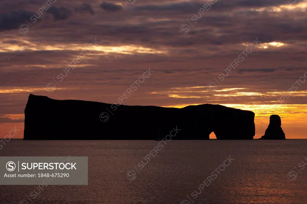 The rocks of Percé in the gulf of the St. Lawrence River, Gaspe peninsula, Gaspésie, Quebec, Canada