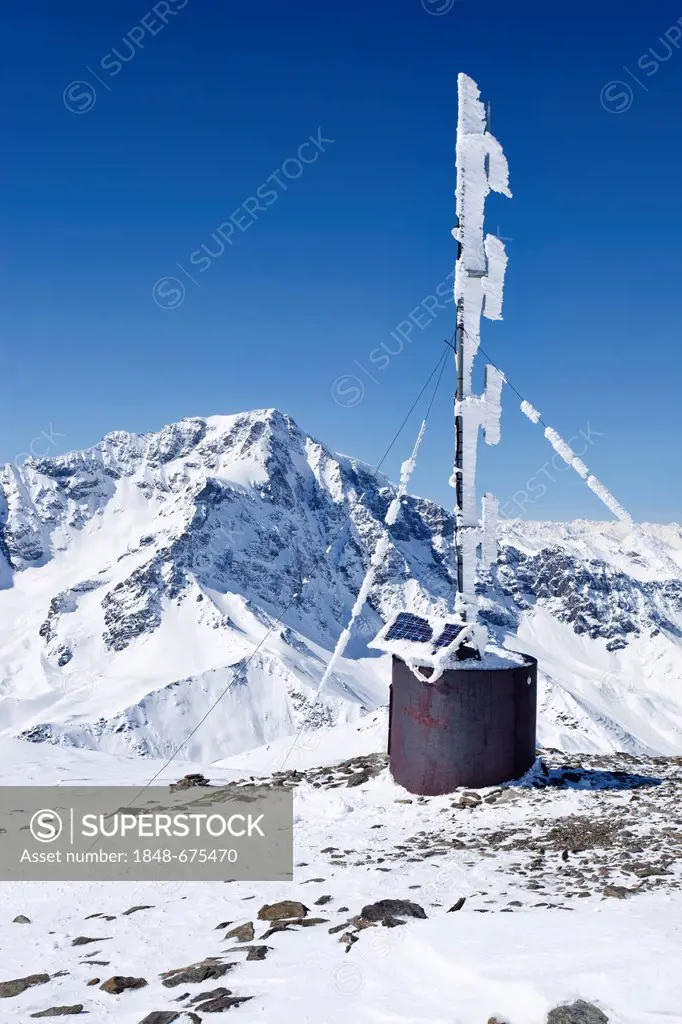 Weather station on the summit of Hintere Schoentaufspitze mountain, Sulden in winter, Ortler mountain at the back, province of Bolzano-Bozen, Italy, E...