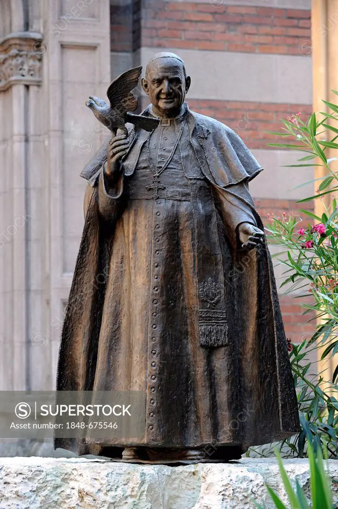 Statue of Pope John XXIII in front of Sent Antuan Kilisesi church, St Antonio Kilisesi, Saint Antoine, Saint Anthony's Church, Istiklal Caddesi, Beyog...