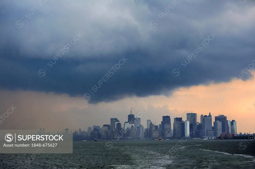 Dark clouds and thunderstorms over Manhattan, New York, USA