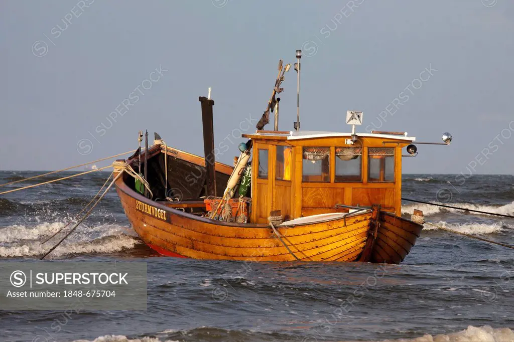 Fishing boat off the coast, seaside resort of Ahlbeck, Usedom Island, Baltic Sea, Mecklenburg-Western Pomerania, Germany, Europe