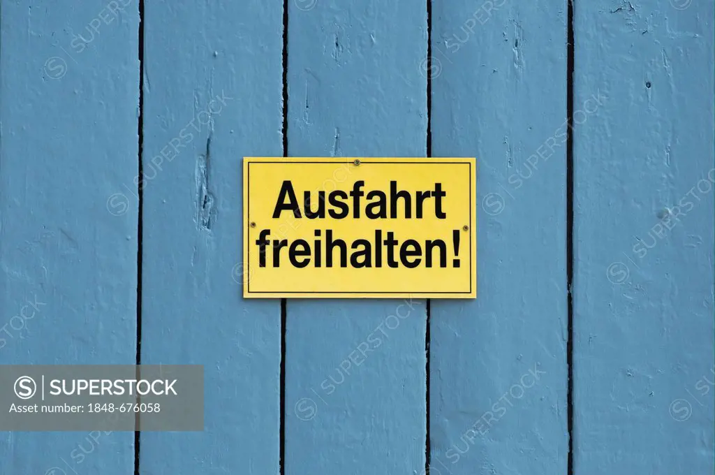 Sign, Ausfahrt freihalten or keep exit clear, on a blue door