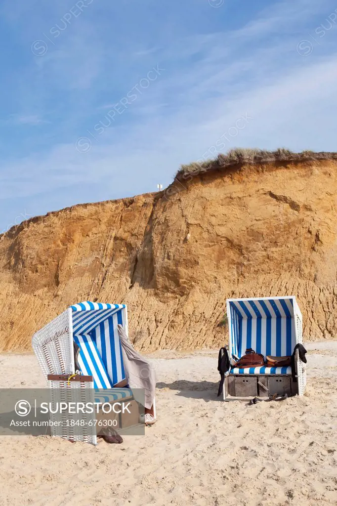 Beach chairs, Rotes Kliff steep coast, Kampen, Sylt island, Schleswig-Holstein, Germany, Europe