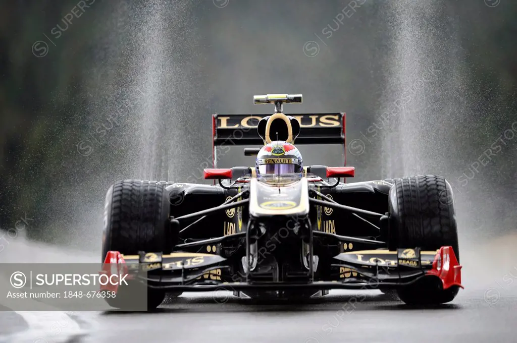 Witali Petrov in the rain, RUS, Renault, Formula 1, Belgian Grand Prix 2011, Spa-Francorchamps race track, Belgium, Europe