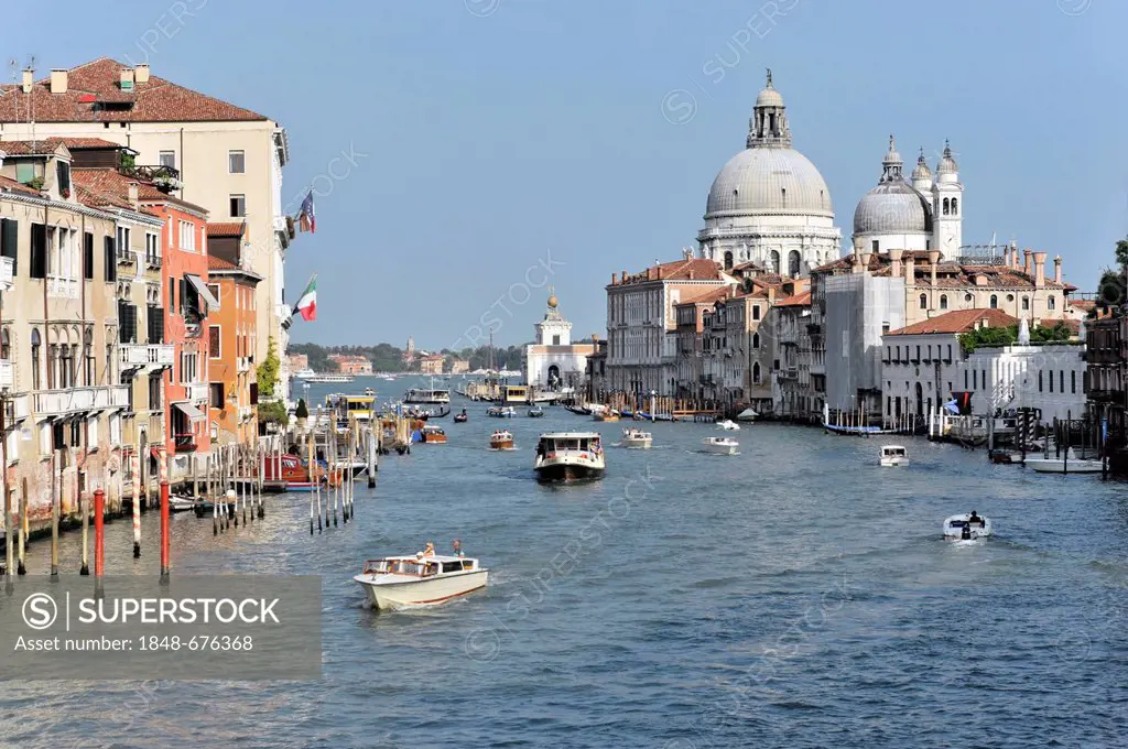 Canal Grande, Grand Canal, with Chiesa Santa Maria della Salute church on right, Venezia, Venice, Veneto, Italy, Europe