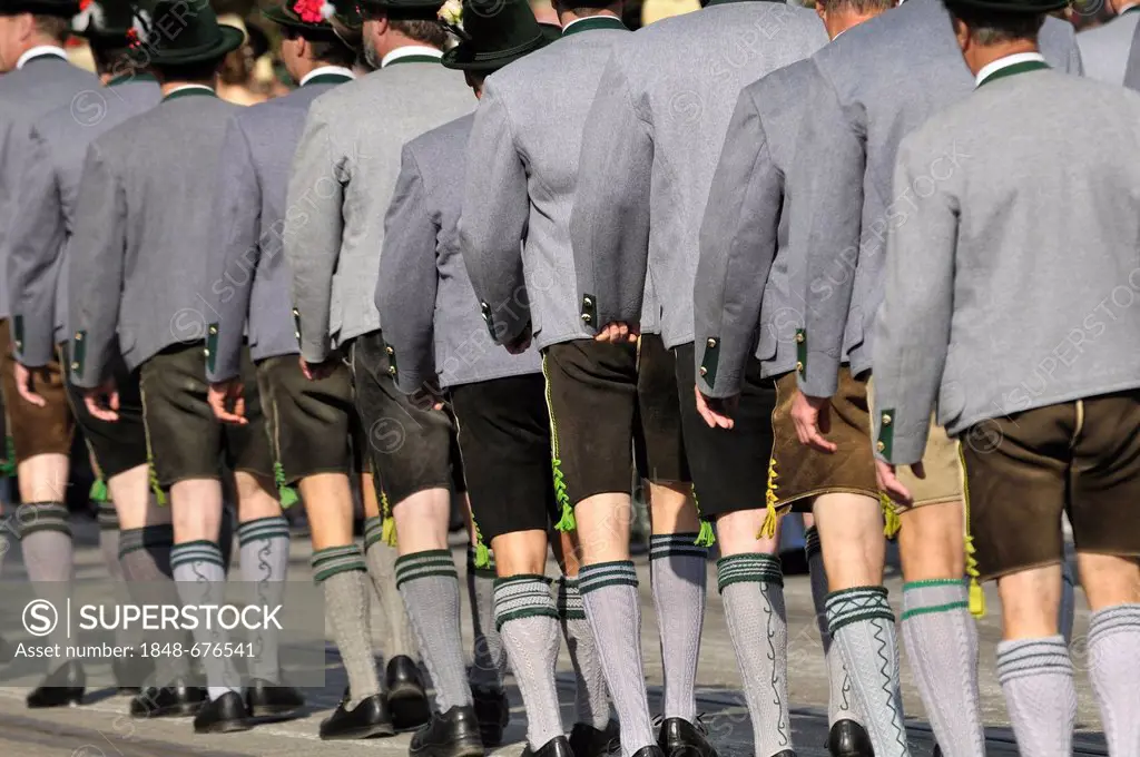 Men wearing traditional costumes with leather pants, Schuetzen- und Trachtenzug, Costume and Riflemen's Parade, for the opening of Oktoberfest 2010, O...