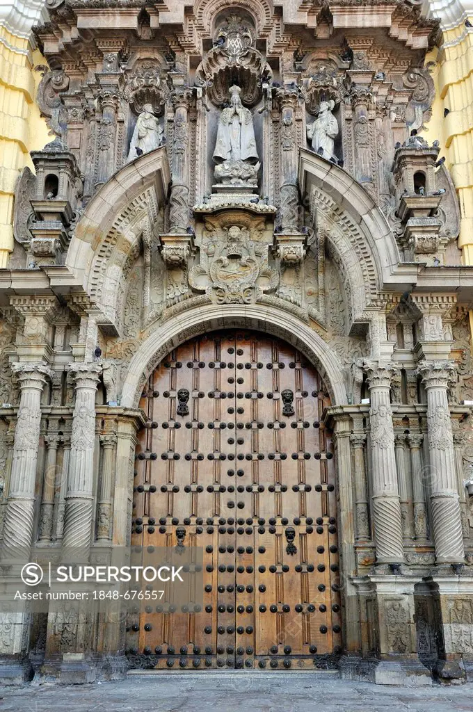 Main door of the church of Iglesia de San Francisco Lima, UNESCO World Heritage Site, Peru, South America