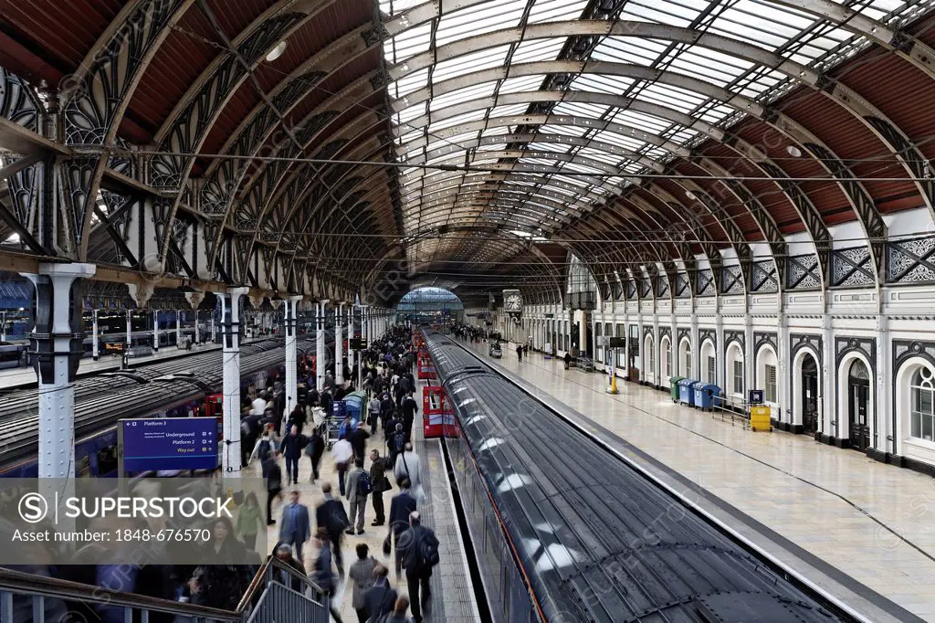 Historic main hall, railway terminus London Paddington station, London, England, United Kingdom, Europe