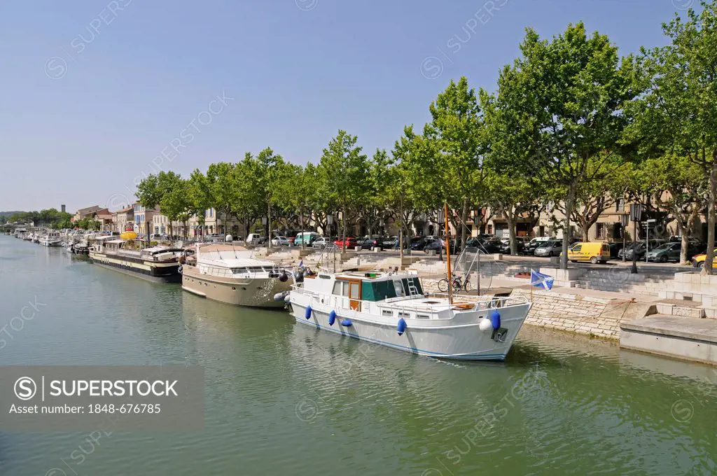 Boats on the Canal du Rhone a Sete canal, Rhone river, canal, marina, Beaucaire, Languedoc-Roussillon region, France, Europe
