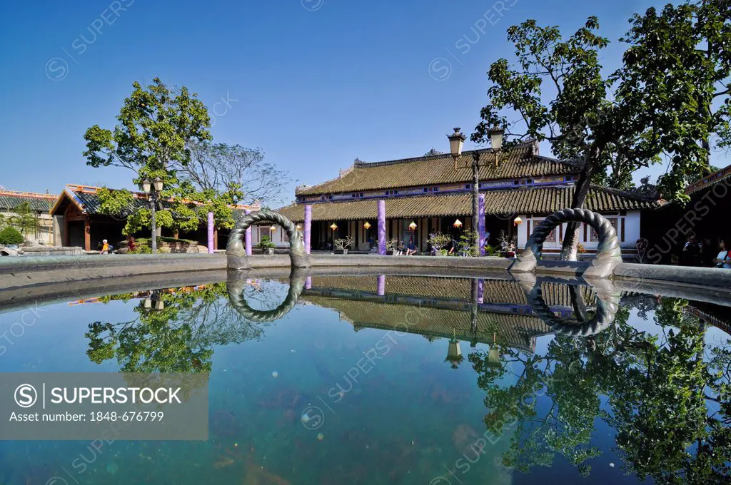 Hall of the mandarins Ta Vu and Huu Vu, reflection in bronze urn, Hoang Thanh Imperial Palace, Forbidden City, Hue, UNESCO World Heritage Site, Vietna...