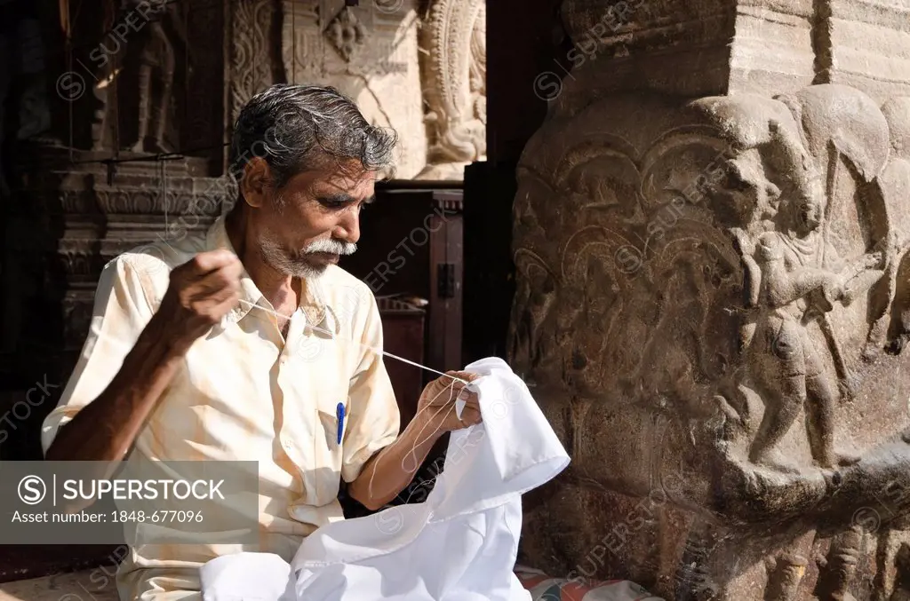 Tailor opposite the Menakshi-Sundareshwara Temple in Madurai, Tamil Nadu, India, Asia